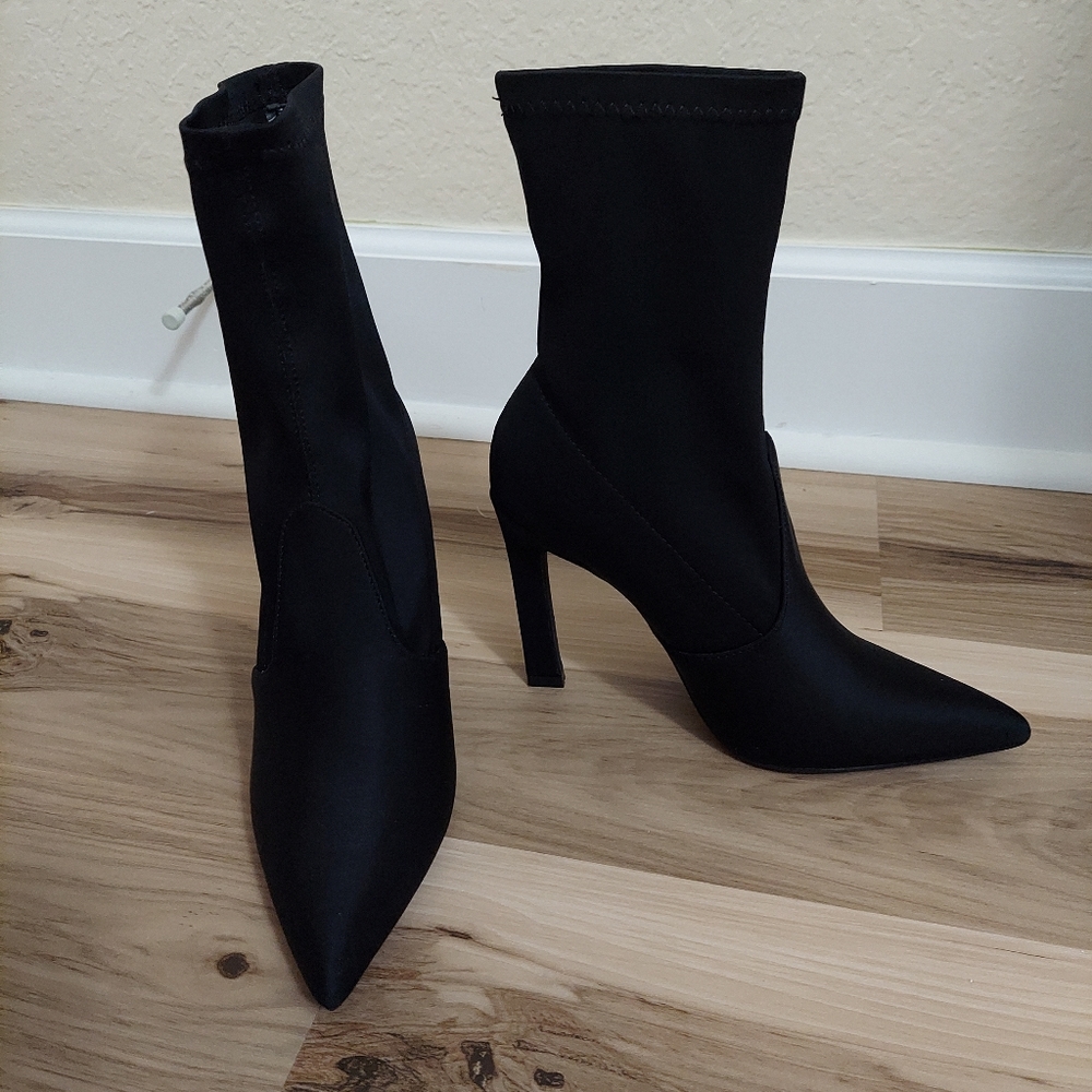 Cape Robbin Pointy Toe Sock Booties .Size 7m - image 4